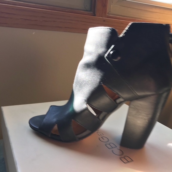 Black open toe heels - Picture 5 of 8